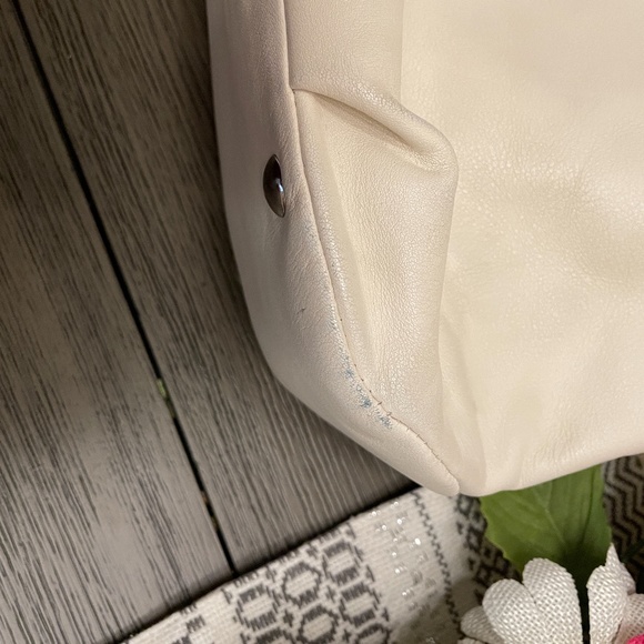 White Leather Coach Tote w/matching Wallet - Picture 8 of 11